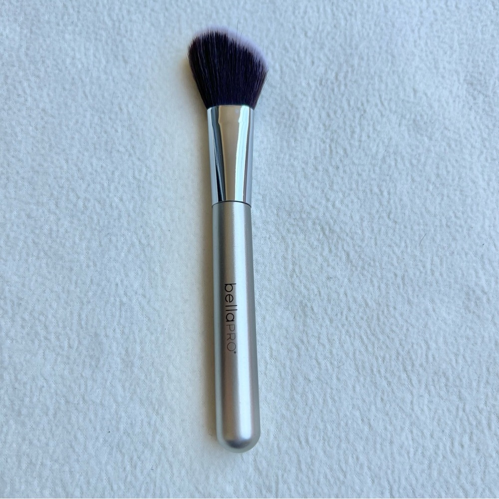 BellaPro makeup brush